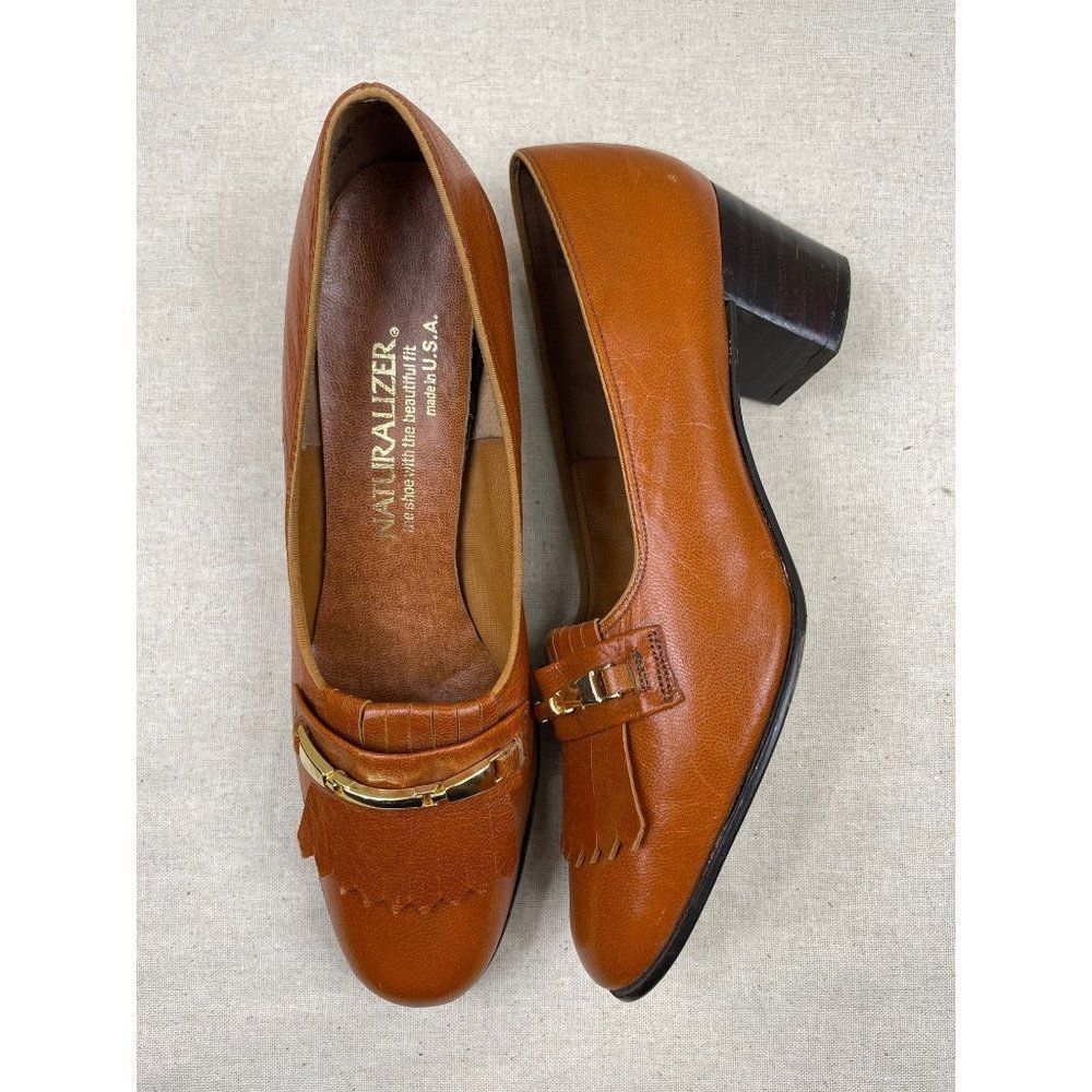 70s Vintage Naturalizer Tan Tassel Loafer with Gold Detail Size 7.5 Heel 2" - Picture 5 of 8